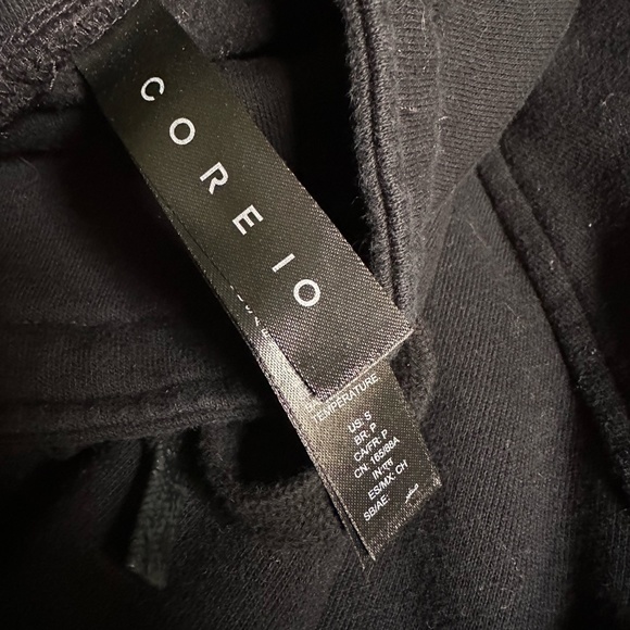 NWOT Core IO Black Crop Sweater Size Small - Picture 4 of 5